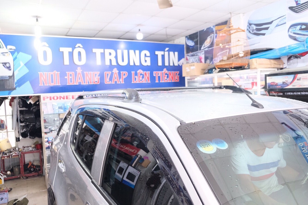 Baga Mui Hai Thanh dang kep cho xe hoi